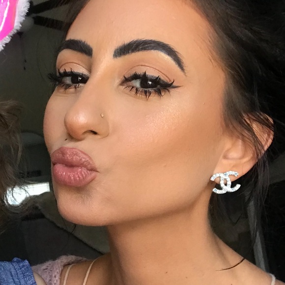 Authentic Chanel Stud earrings - Picture 6 of 6